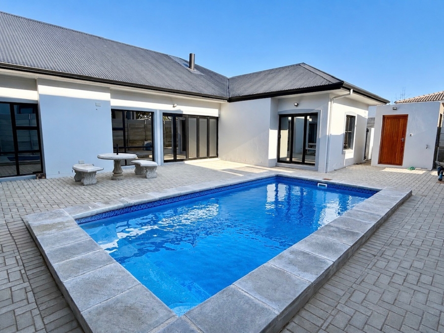 5 Bedroom Property for Sale in Tafelzicht Western Cape